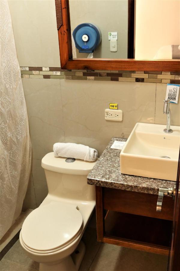 Hostal Kamelot Баньос Экстерьер фото
